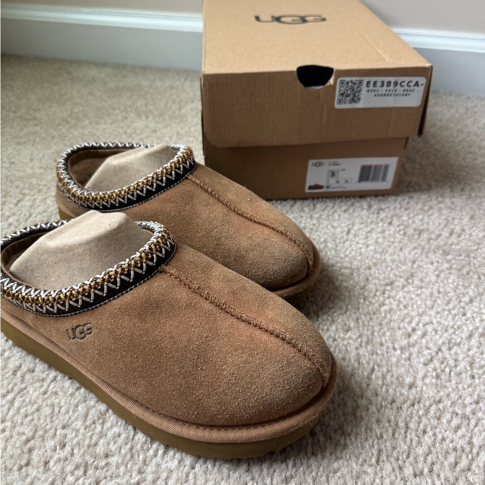 UGG Tasman girls size 5